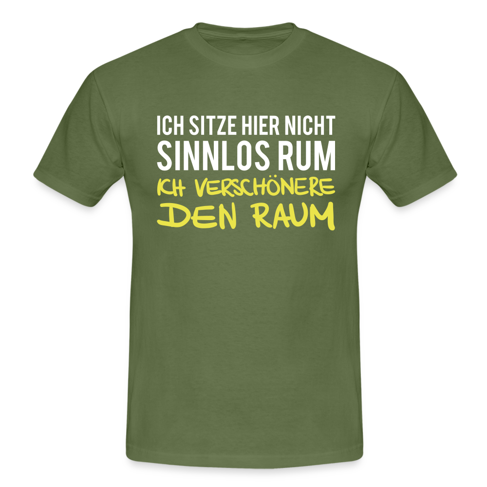Ich sitze hier nicht sinnlos rum ich verschönere den Raum Witziges T-Shirt - military green