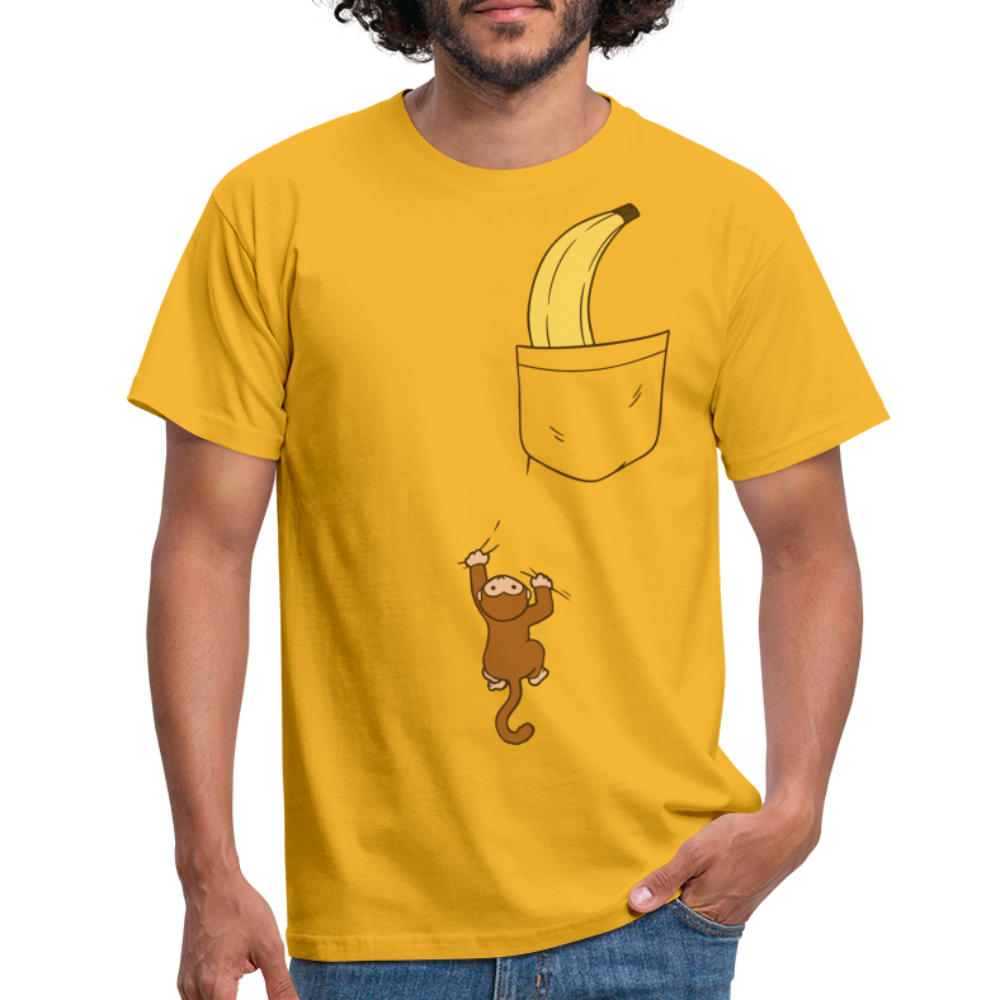Lustiger Affe Klettert am Shirt hoch Lustiges T-Shirt - yellow